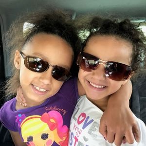 Meet your Posher, Laurie